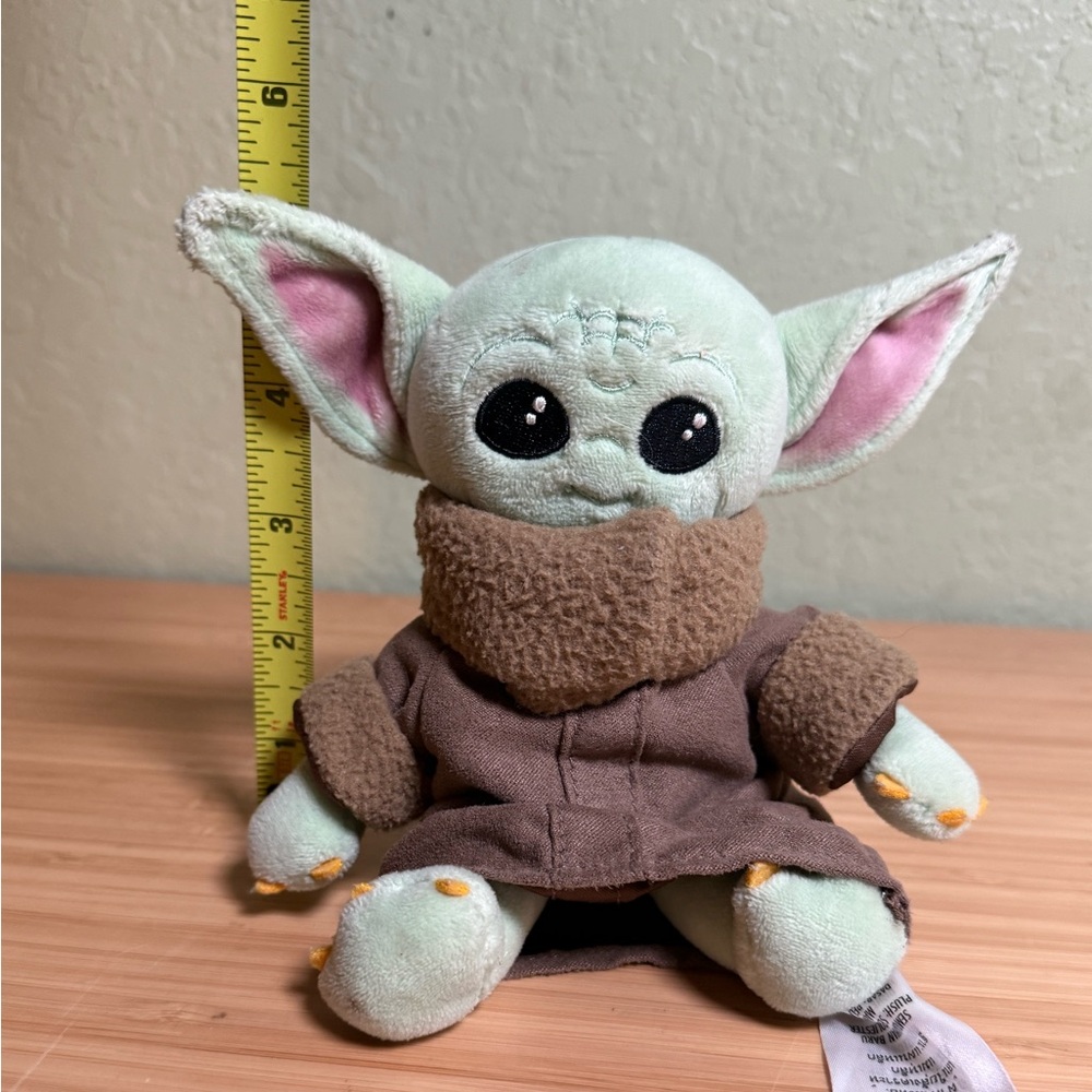 Disney  Grogu Baby Yoda Plush Magnetic Bottom Star Wars The Mandalorian